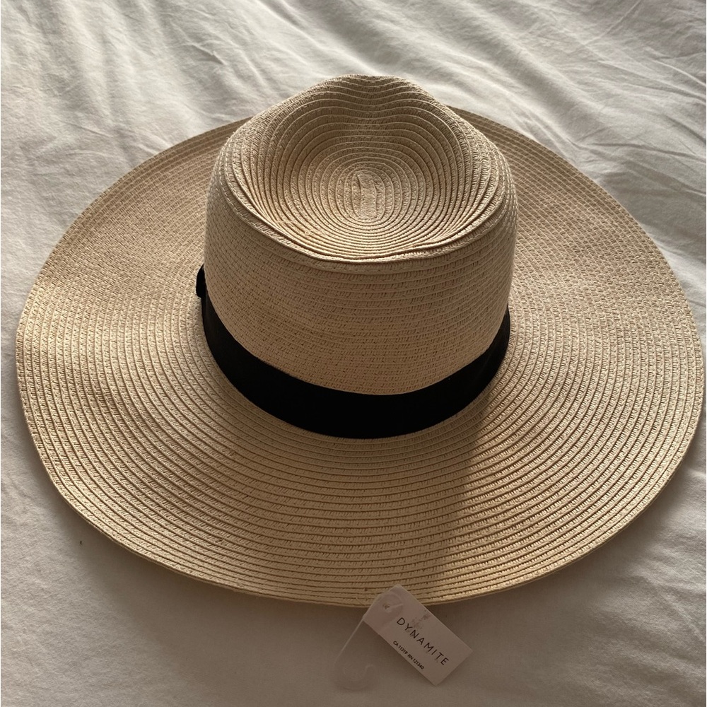 Adorable Dynamite Sun Hat - Picture 4 of 5